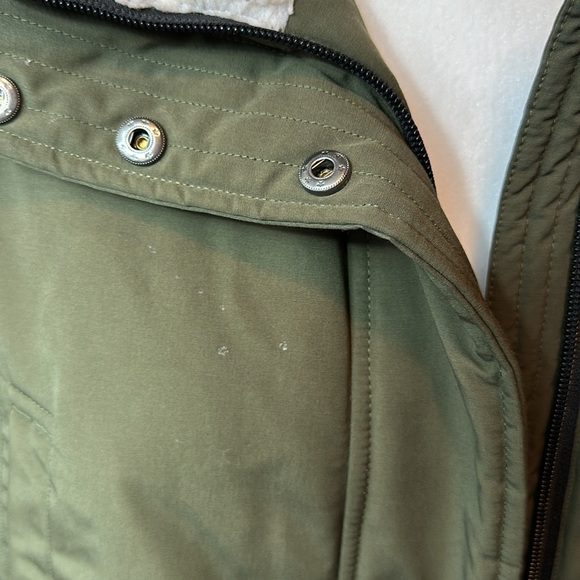 Roots Army Green Winter Parka w/Removable Fur - L - Picture 4 of 13